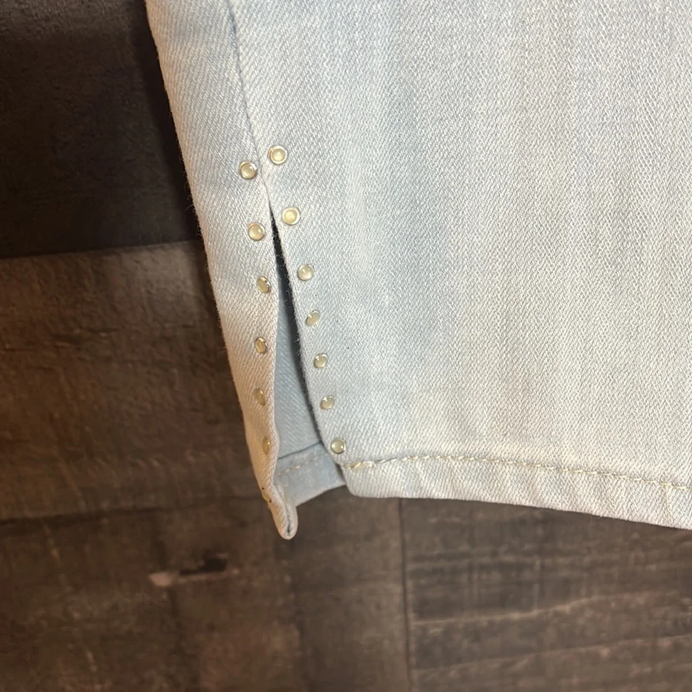 Light Blue Levi Classic Crop Jeans - Picture 4 of 8
